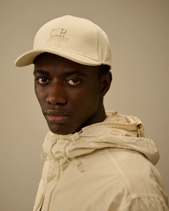 Casquette en gabardine à contrastes