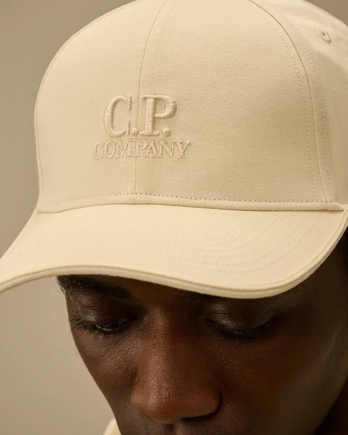 Casquette en gabardine à contrastes