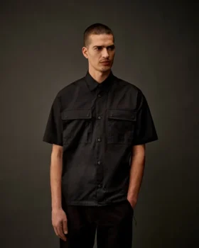 Chemise à manches courtes boutonnée en gabardine de la Metropolis Series