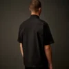 Chemise à manches courtes boutonnée en gabardine de la Metropolis Series