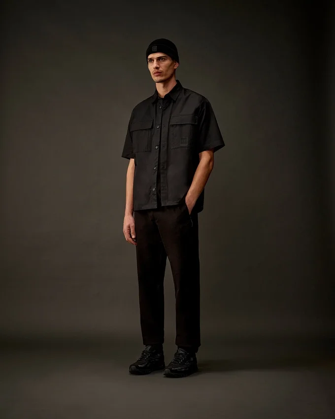 Chemise à manches courtes boutonnée en gabardine de la Metropolis Series