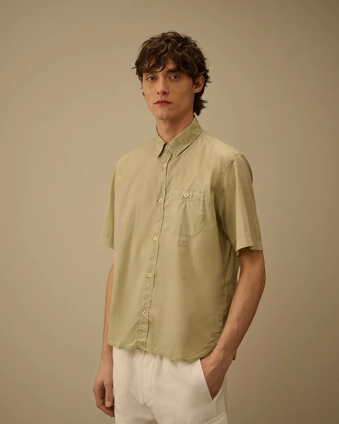 Chemise à manches courtes boutonnée en mussola léger