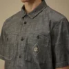 Chemise à manches courtes en chambray boutonnée