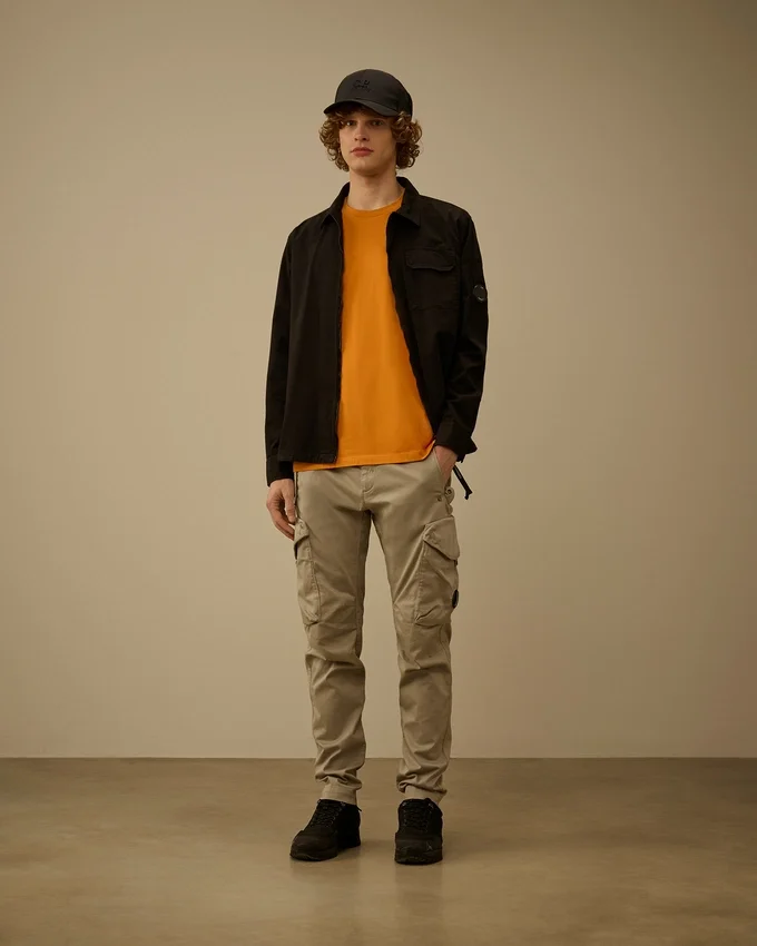 Chemise à manches courtes en jersey 30/1 avec écusson logo