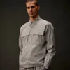 Chemise à manches longues boutonnée en gabardine de la Metropolis Series