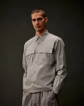 Chemise à manches longues boutonnée en gabardine de la Metropolis Series