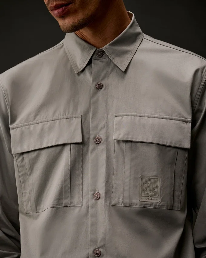 Chemise à manches longues boutonnée en gabardine de la Metropolis Series