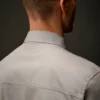 Chemise à manches longues boutonnée en gabardine de la Metropolis Series