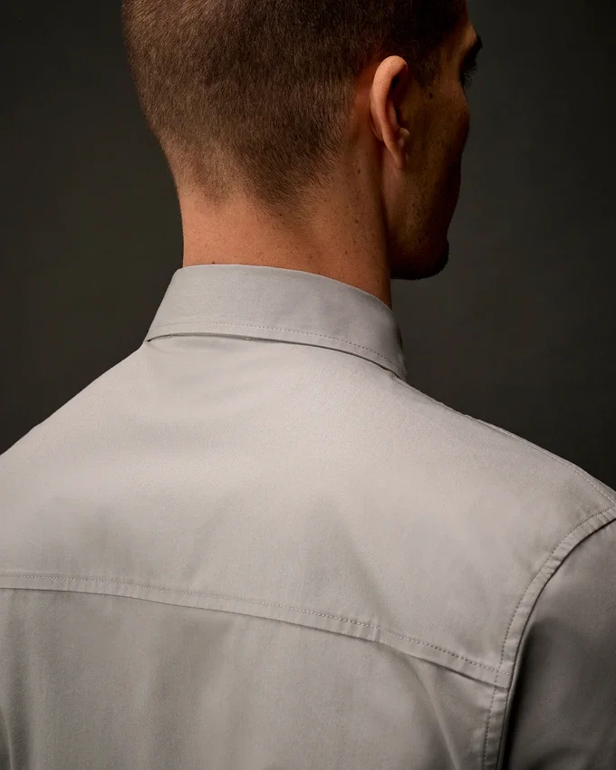 Chemise à manches longues boutonnée en gabardine de la Metropolis Series