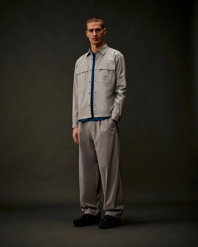 Chemise à manches longues boutonnée en gabardine de la Metropolis Series
