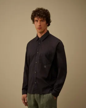 Chemise à manches longues boutonnée en mussola léger