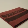 Couverture avec logo en laine