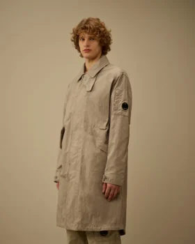 Manteau de voiture à coupe en queue de poisson en sergé