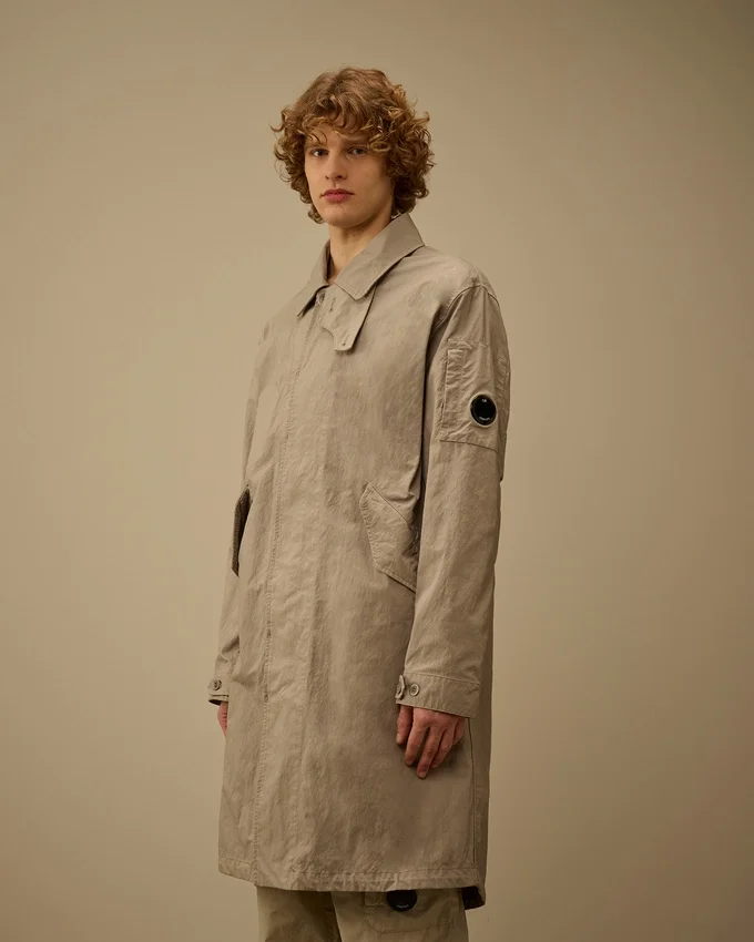 Manteau de voiture à coupe en queue de poisson en sergé