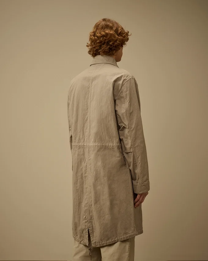 Manteau de voiture à coupe en queue de poisson en sergé