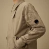 Manteau de voiture à coupe en queue de poisson en sergé
