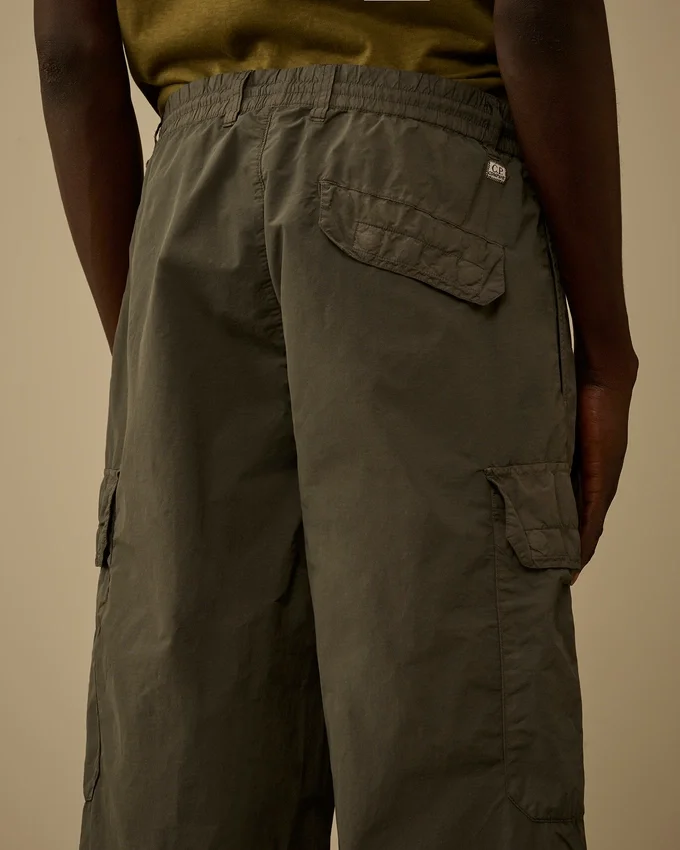 Pantalon cargo ample en Flatt Nylon avec motif « Lens »
