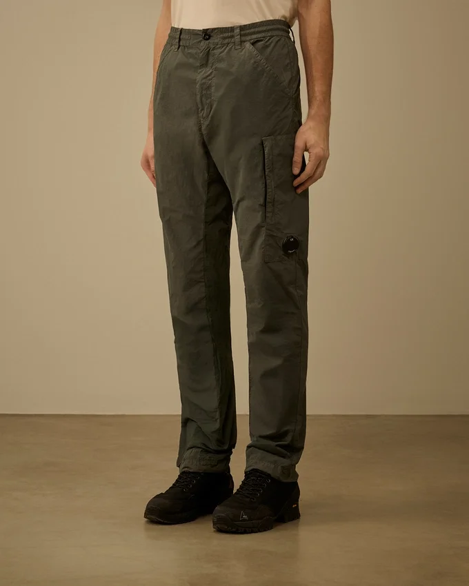 Pantalon cargo droit en Flatt Nylon
