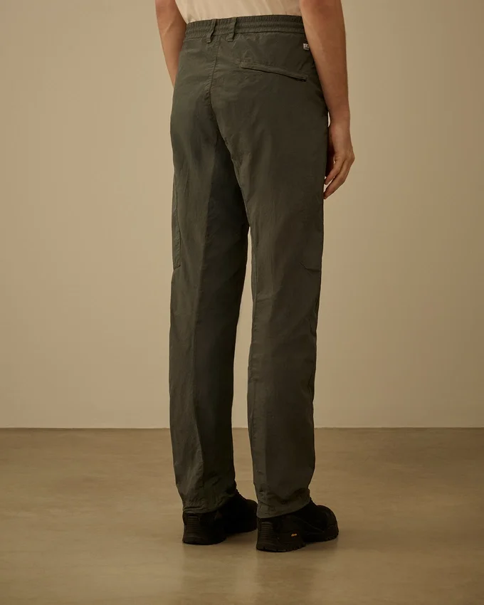 Pantalon cargo droit en Flatt Nylon