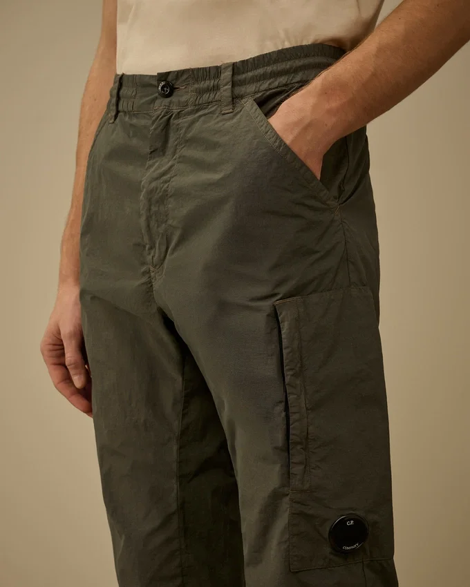 Pantalon cargo droit en Flatt Nylon