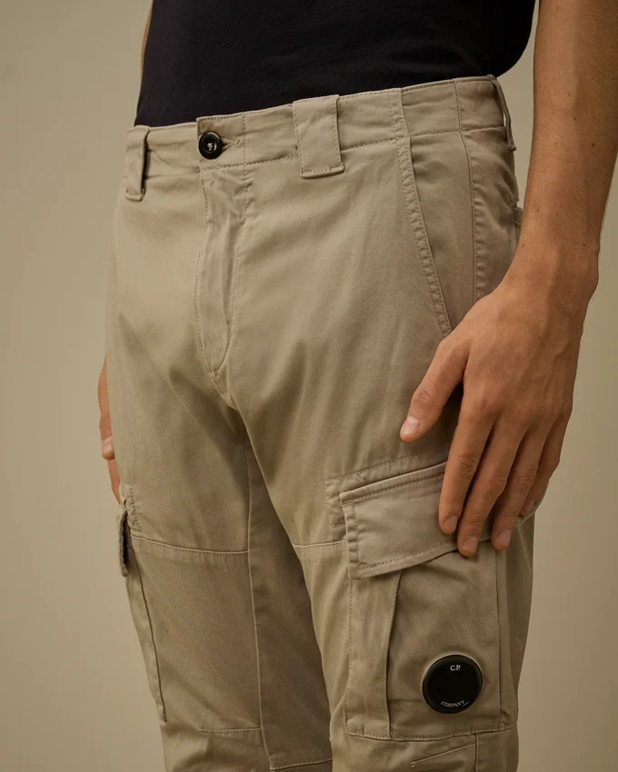 Pantalon cargo ergonomique en satin stretch avec Lens