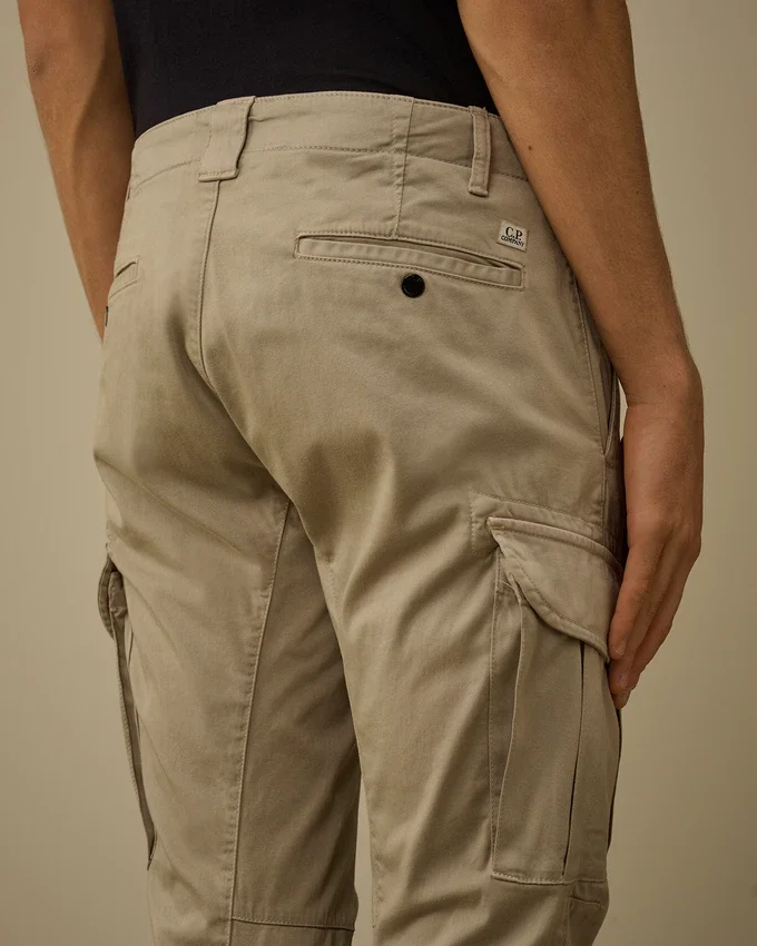 Pantalon cargo ergonomique en satin stretch avec Lens