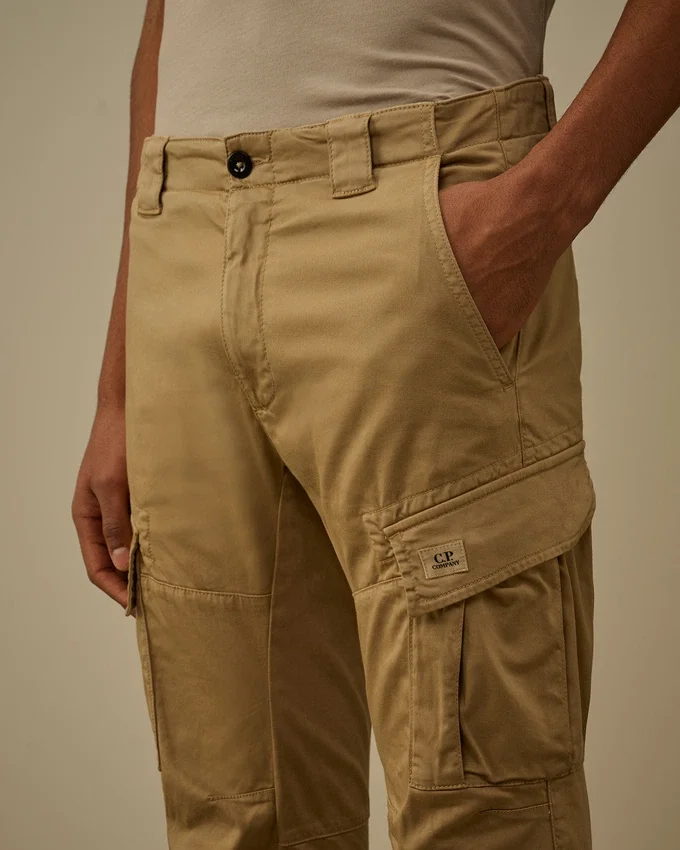 Pantalon cargo ergonomique en satin stretch avec logo