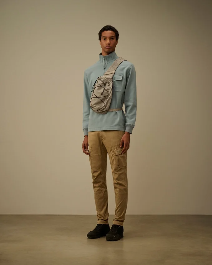 Pantalon cargo ergonomique en satin stretch avec logo