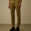Pantalon cargo à poches arrondies ergonomiques en satin stretch