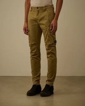 Pantalon cargo à poches arrondies ergonomiques en satin stretch