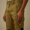 Pantalon cargo à poches arrondies ergonomiques en satin stretch