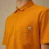 Polo à manches courtes et poche poitrine en piqué extensible