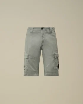 Short cargo en satin stretch avec poche pour lunettes de soleil
