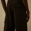 Short de sport cargo en polaire à motif diagonal en relief