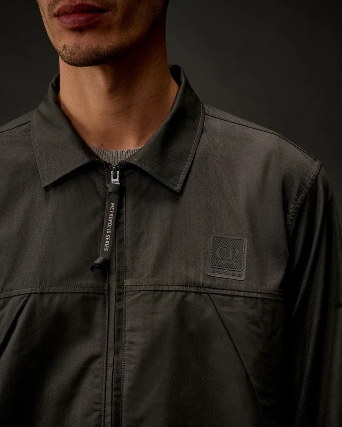 Surchemise zippée en gabardine de la Metropolis Series