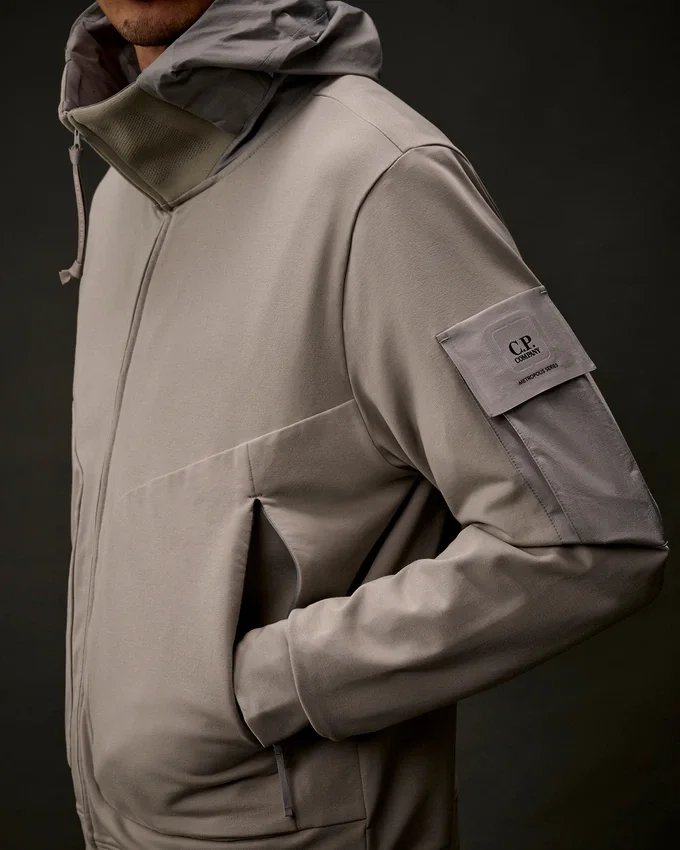 Sweat à capuche en polaire stretch de la Metropolis Series