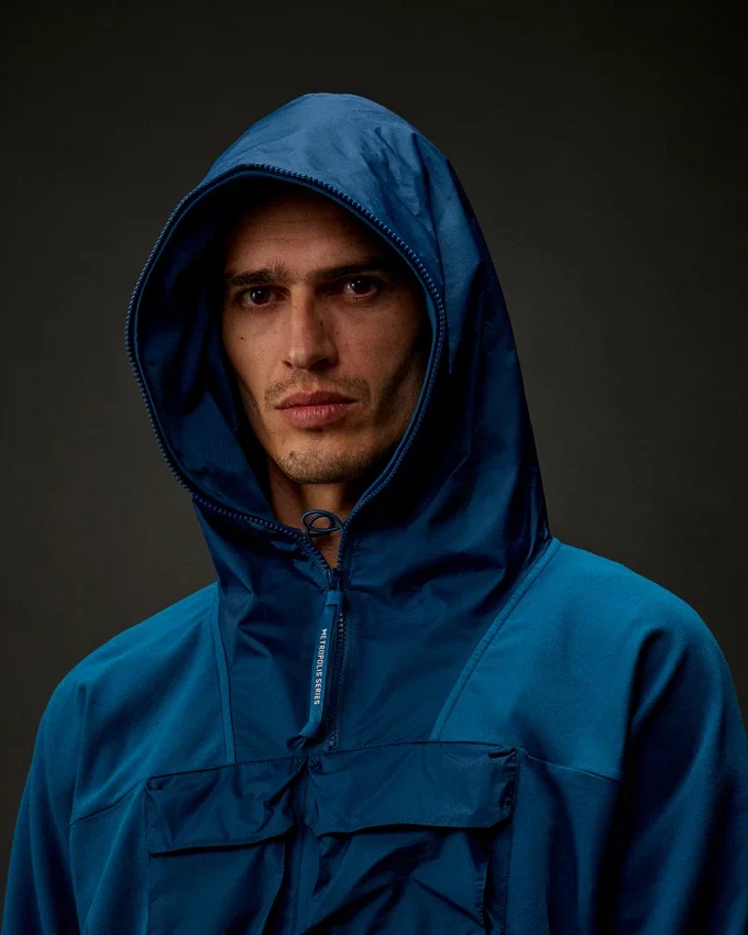 Sweat à capuche mi-zippé en polaire stretch de la Metropolis Series